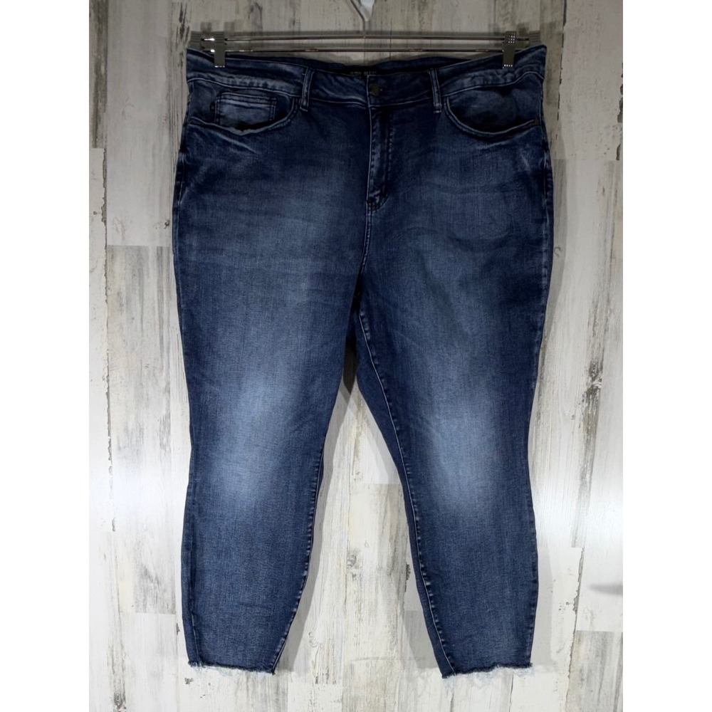 Judy‎ Blue Relaxed Fit Jeans 24W (fits 43x26.5) High Rise Raw Hem Fading Curvy